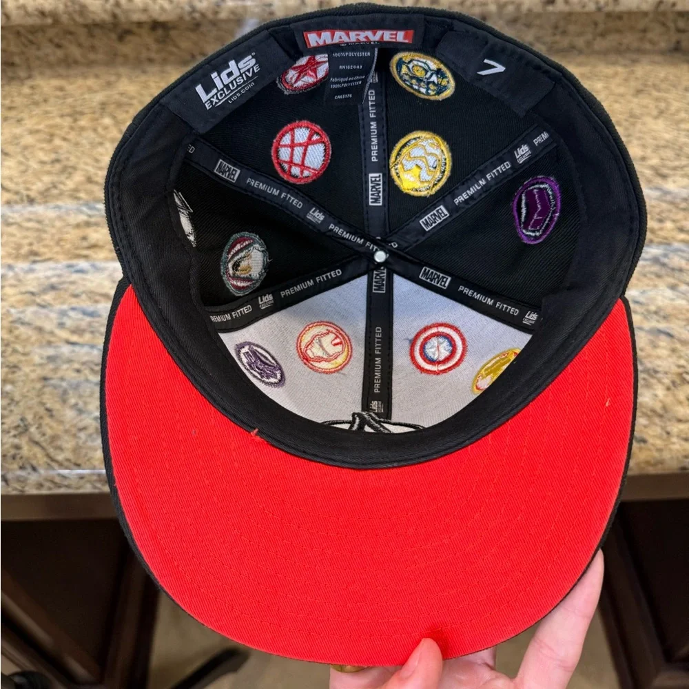 Marvel Avengers Patch Fitted Hat – Size 7